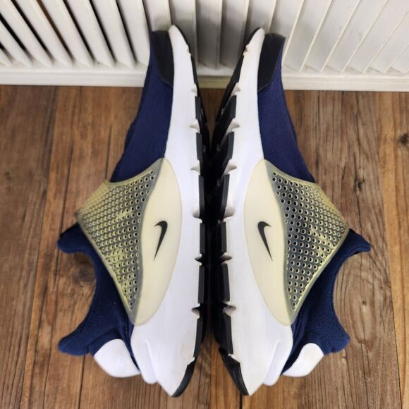 Athletic_Shoes